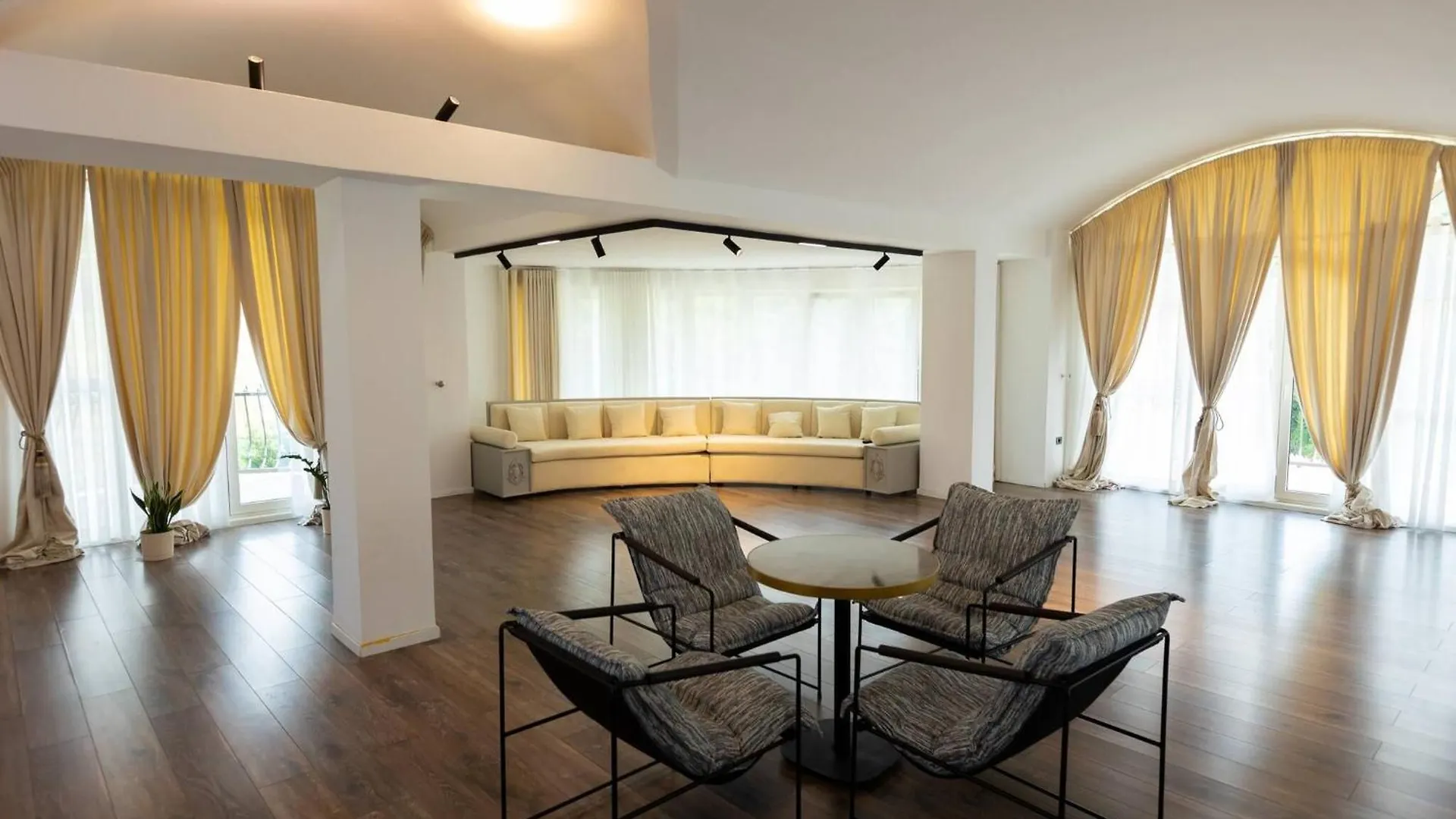 Villa Florence Albania Tirana 0*,  Albanien
